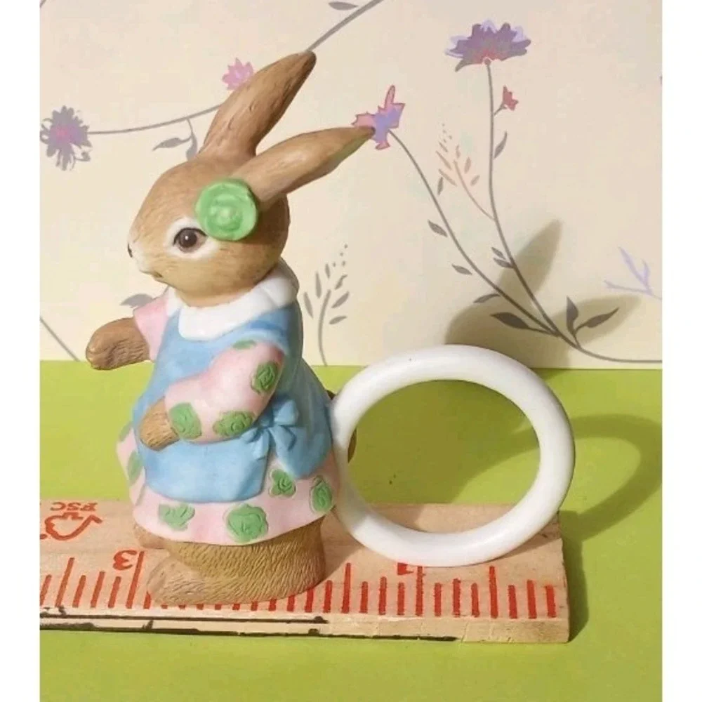 Vtg Bunny Rabbit Napkin Rings Boy‎ Girl Easter Spring Table Decor 4 pc Bisque